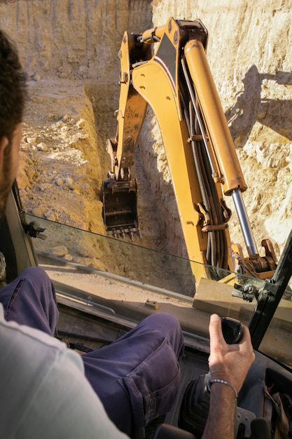 Utilizarea utilajelor specializate în construcția rețelelor de apă și canalizare